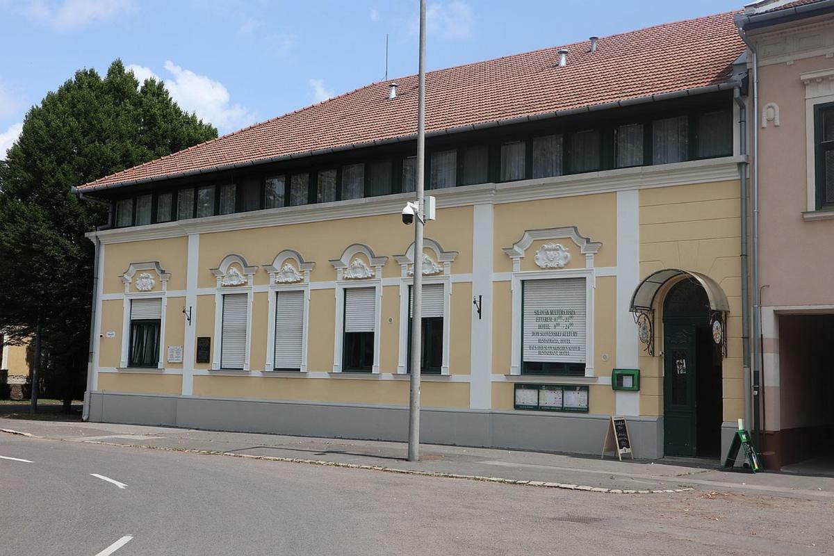 Hotel Szlovak Panzio Bekescsaba Exterior foto