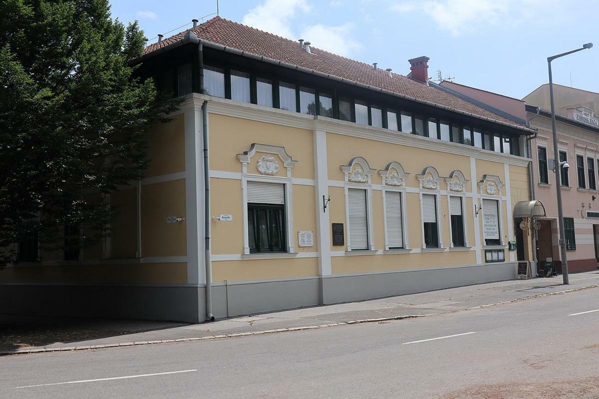 Hotel Szlovak Panzio Bekescsaba Exterior foto